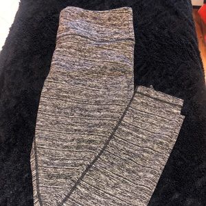 Ankle length leggings with inside pocket
